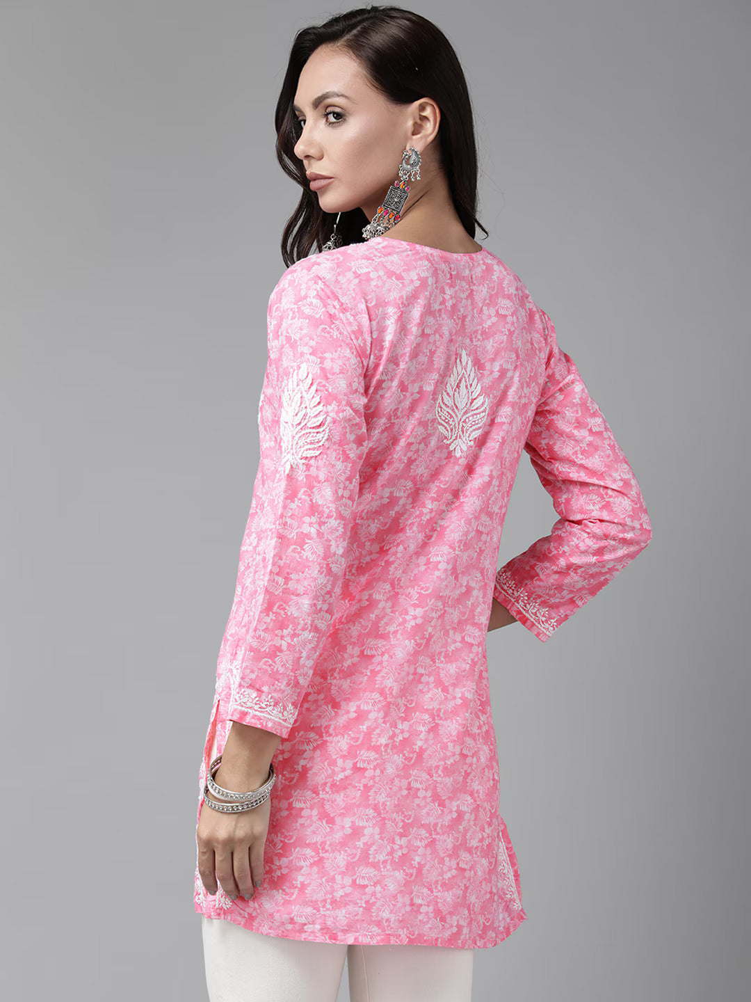 Pink-&-White-Cotton-Floral-Hand-Embroidery-Chikankari-Kurti