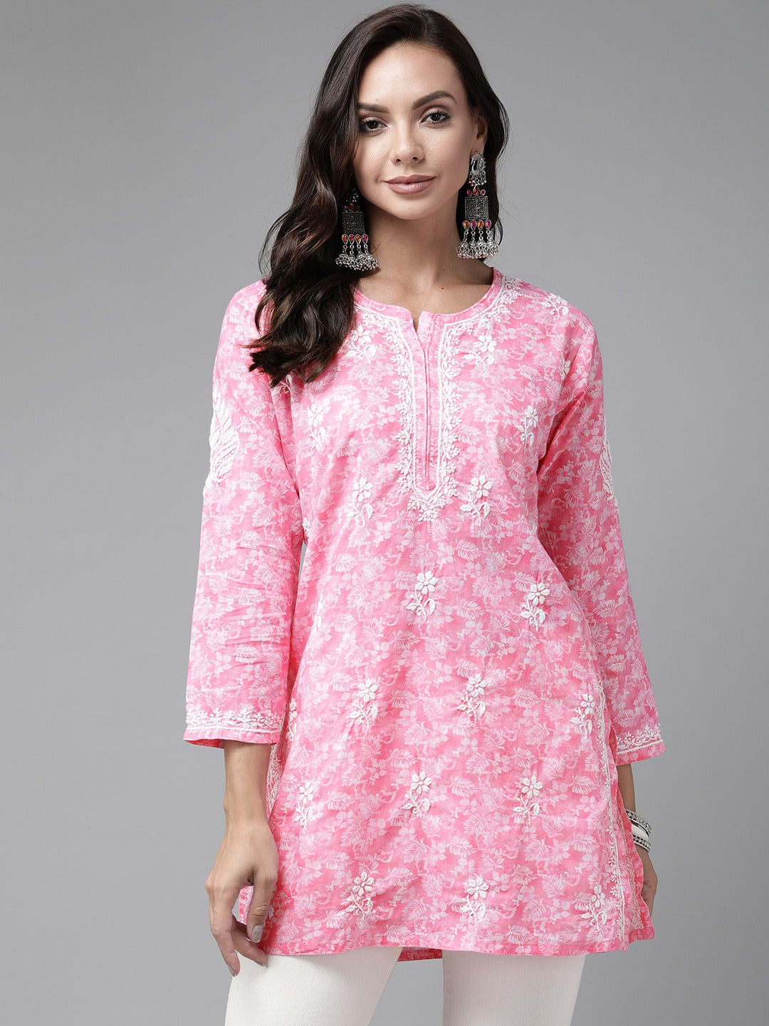 Pink-&-White-Cotton-Floral-Hand-Embroidery-Chikankari-Kurti