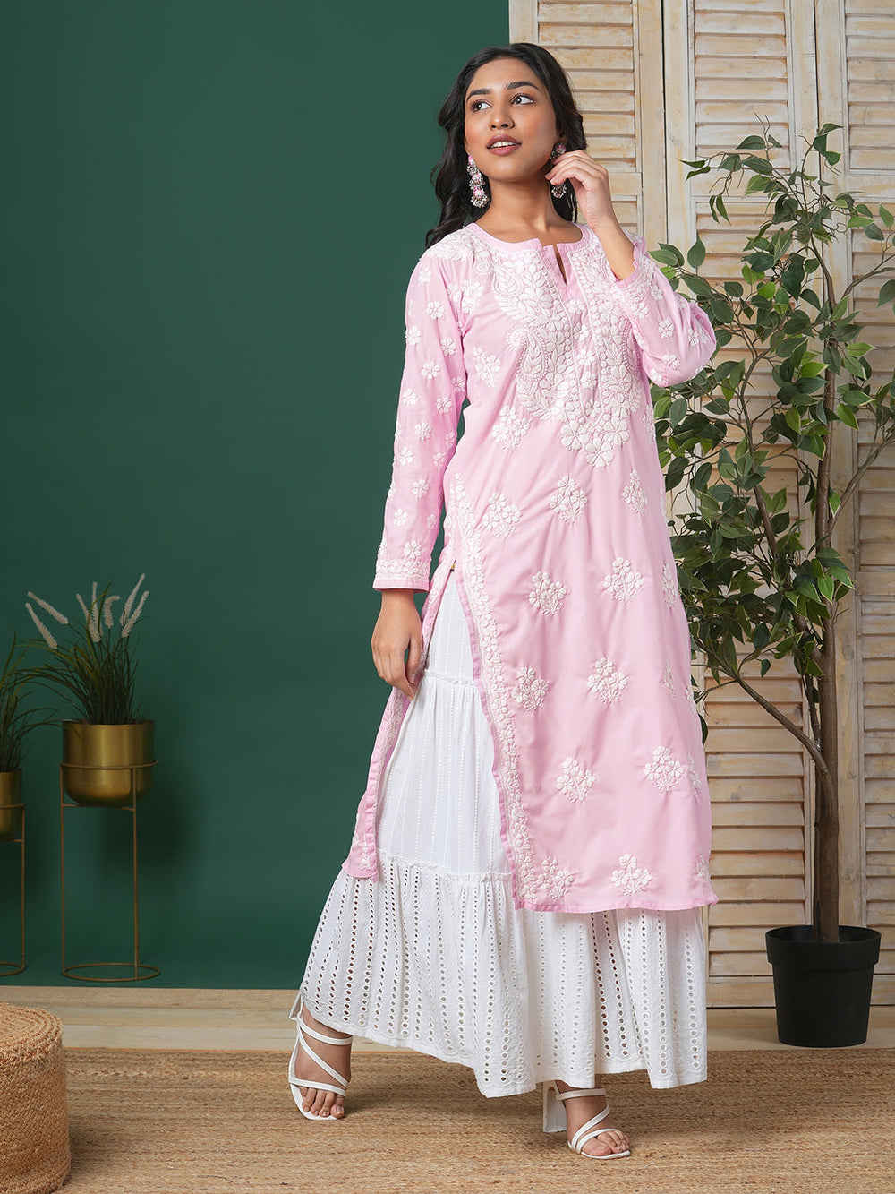 Pink-&-White-Cotton-Floral-Notch-Neck-Chikankari-Kurta