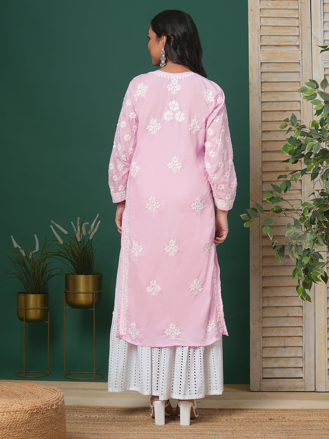 Pink-&-White-Cotton-Floral-Notch-Neck-Chikankari-Kurta