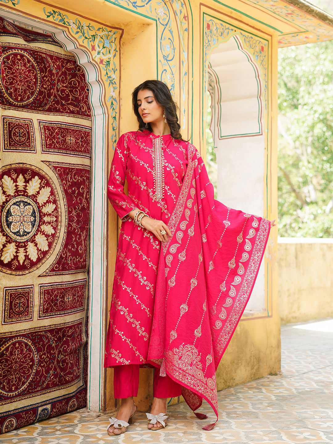 Pink-Silk-Blend-Floral-Printed-3-Piece-Kurta-Set
