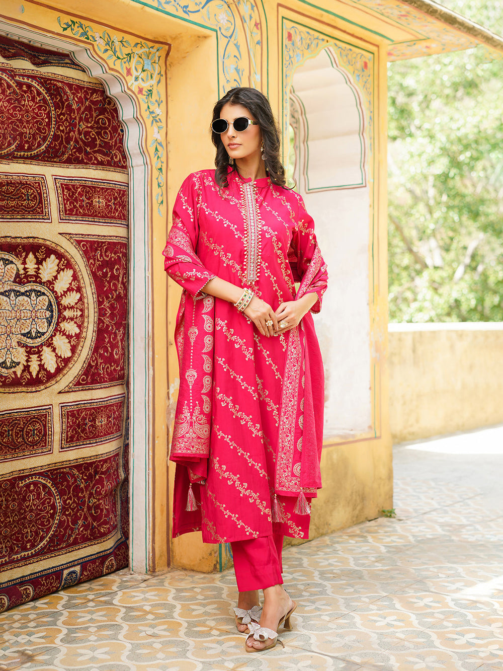 Pink-Silk-Blend-Floral-Printed-3-Piece-Kurta-Set