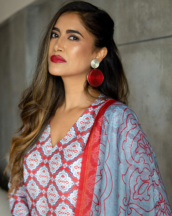 Red-Muslin-Arabesque-3-Piece-Kurta-Set