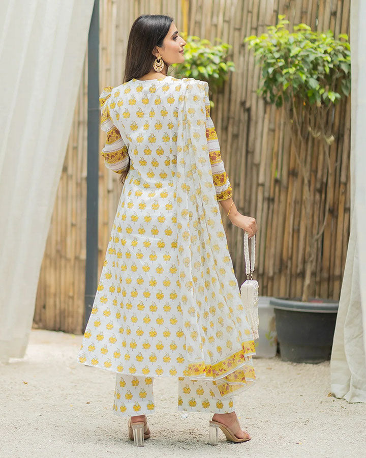 Golden-Chiffon-Golden-Buta-3-Piece-Kurta-Set