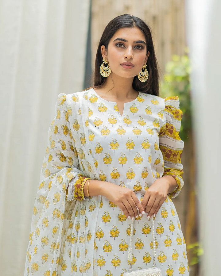 Golden-Chiffon-Golden-Buta-3-Piece-Kurta-Set
