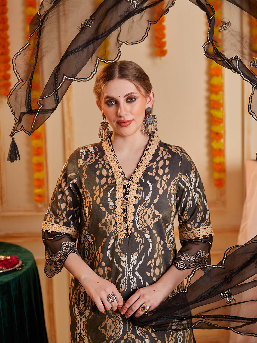 Black-Silk-Blend-Abstract-Printed-3-Piece-Kurta-Set
