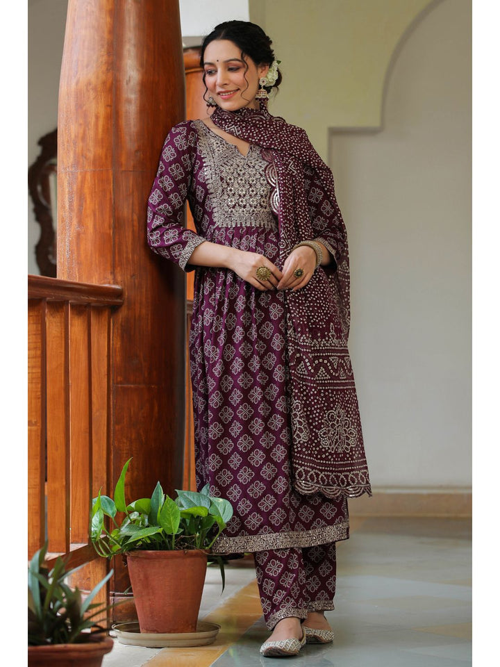 Raatrani Burgundy Bandhani Naira Suit Set