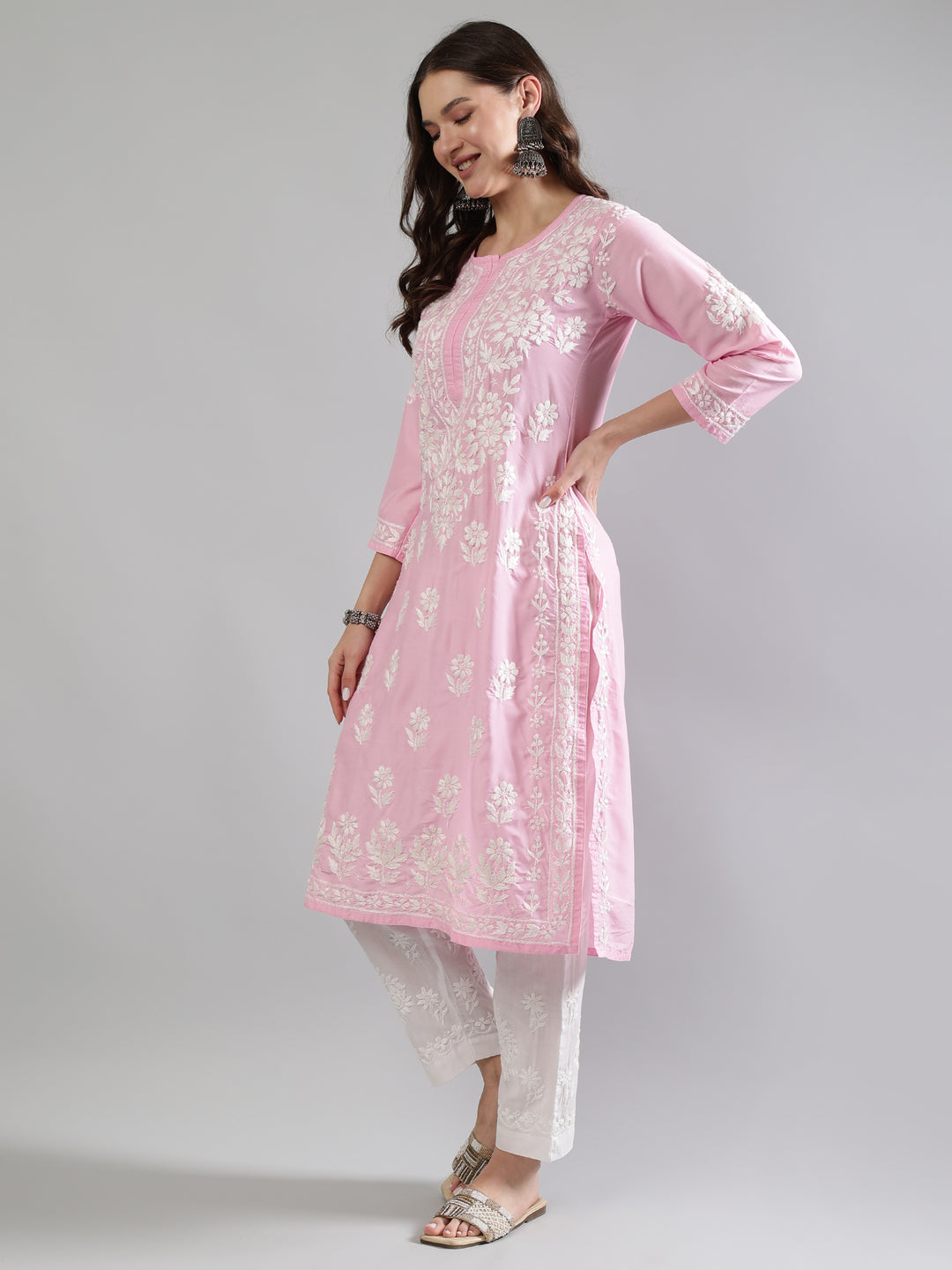 Pink-Muslin-Hand-Embroidered-Chikankari-Kurta
