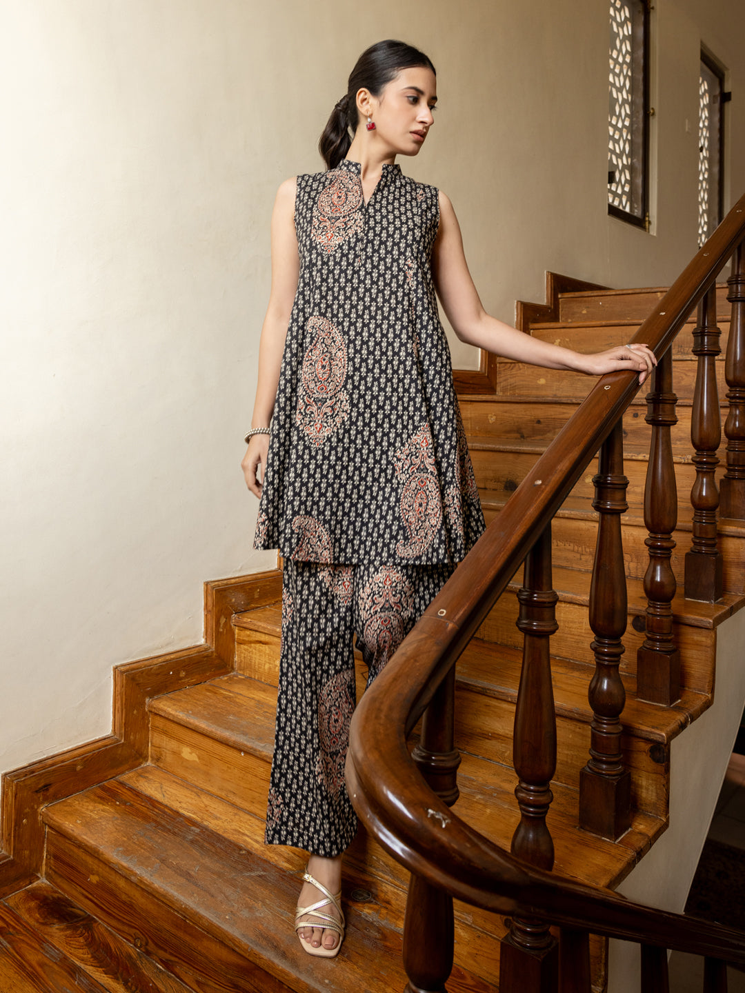 Black-Cotton-Floral-Printed-Sleeveless-Co-Ord-Set