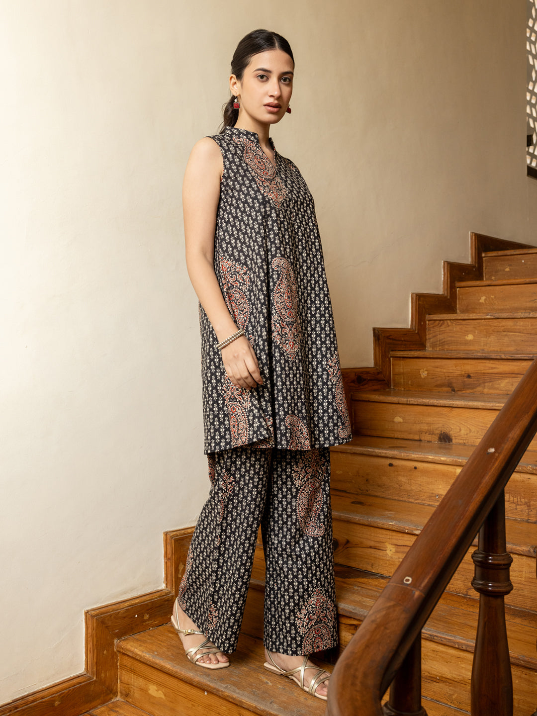 Black-Cotton-Floral-Printed-Sleeveless-Co-Ord-Set