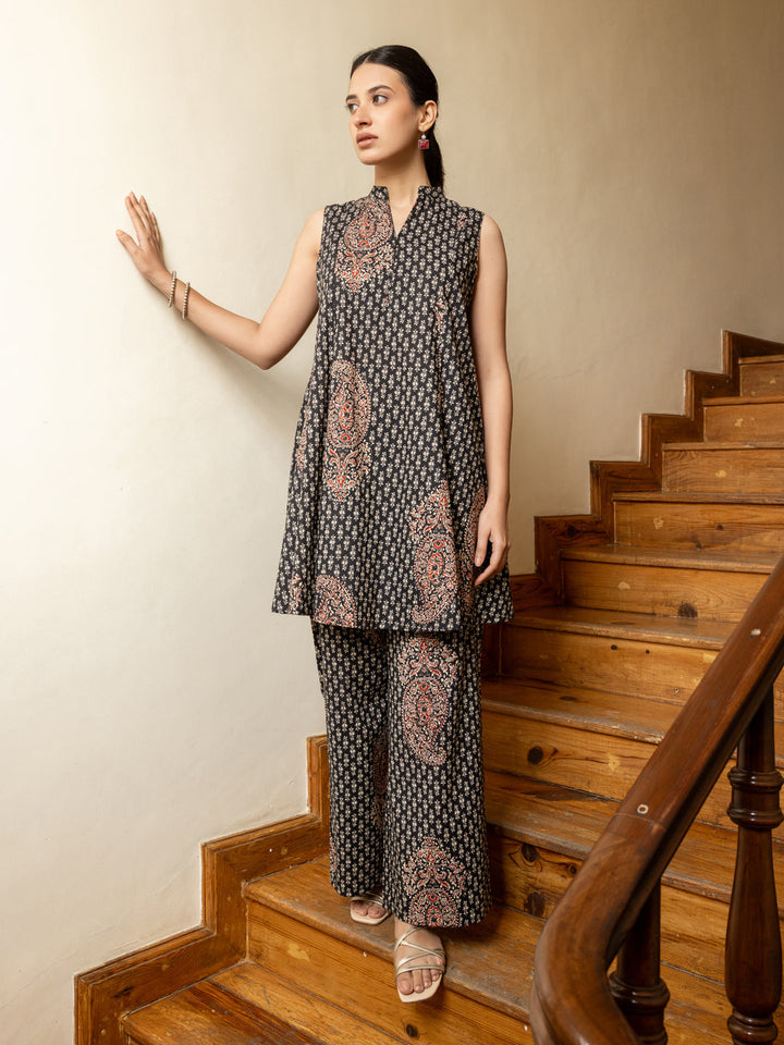 Black-Cotton-Floral-Printed-Sleeveless-Co-Ord-Set