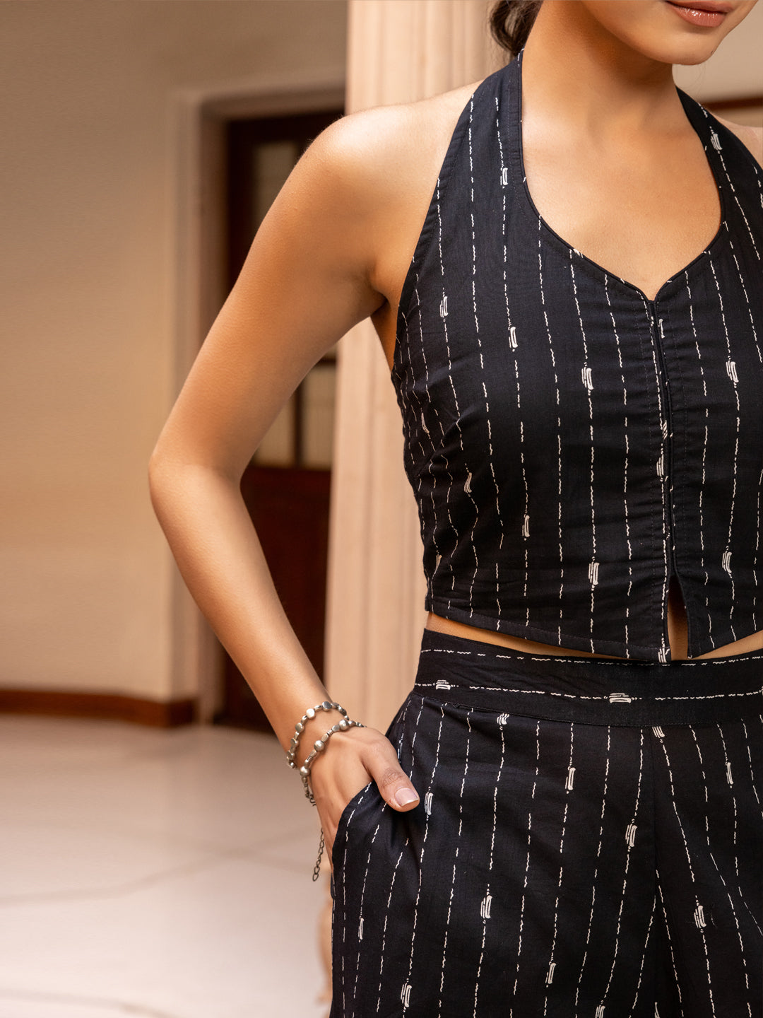 Black-&-White-Cotton-Printed-Halter-Neck-Co-Ord-Set