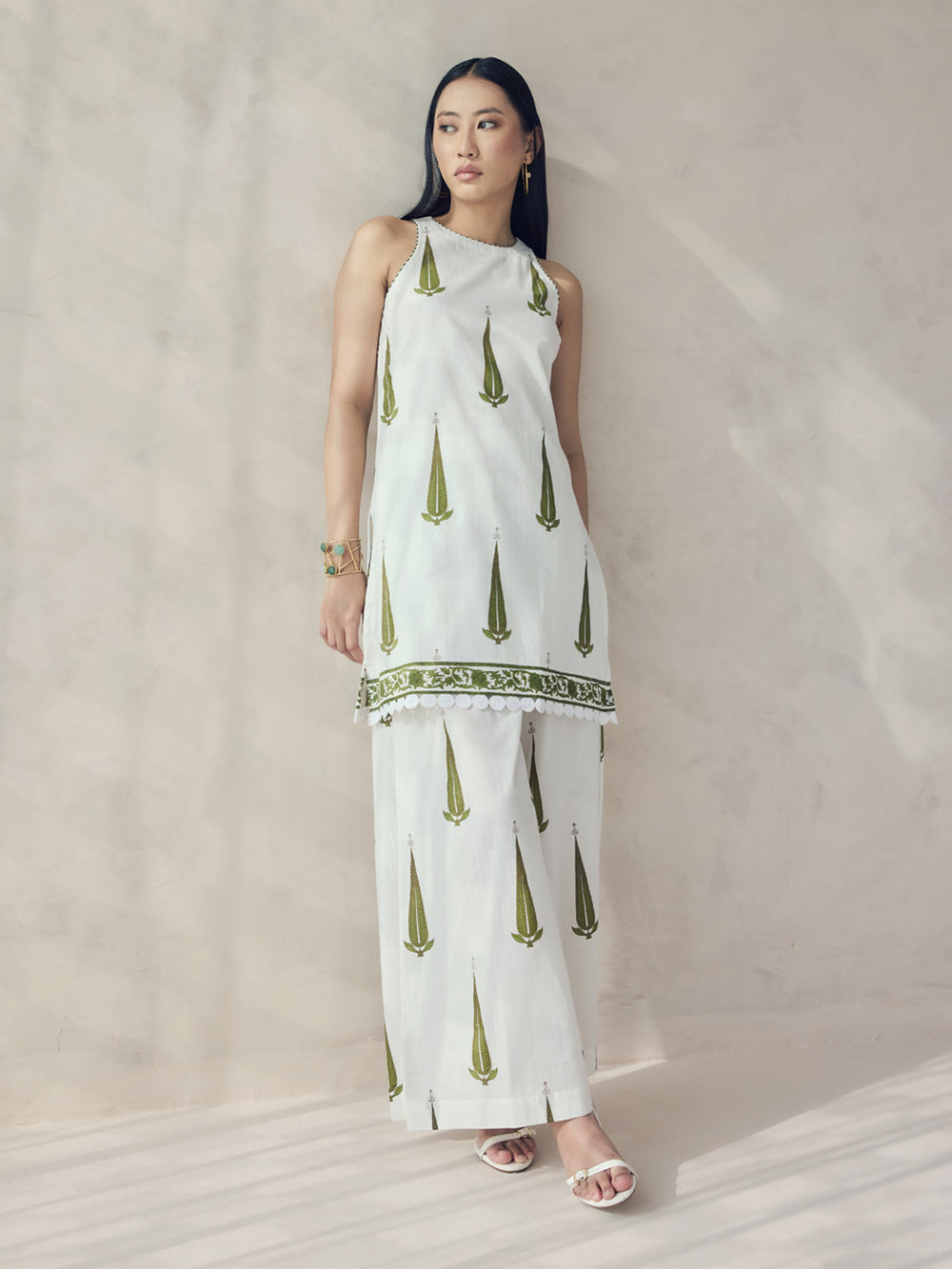 Off-White-Cotton-Printed-Sleeveless-2-Piece-Kurta-Set