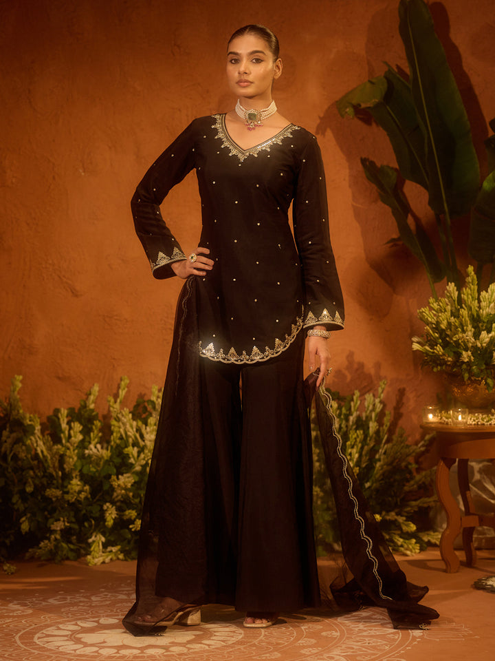 Black-Viscose-Chanderi-Embroidered-Ethnic-A-Line-3-Piece-Kurta-Set
