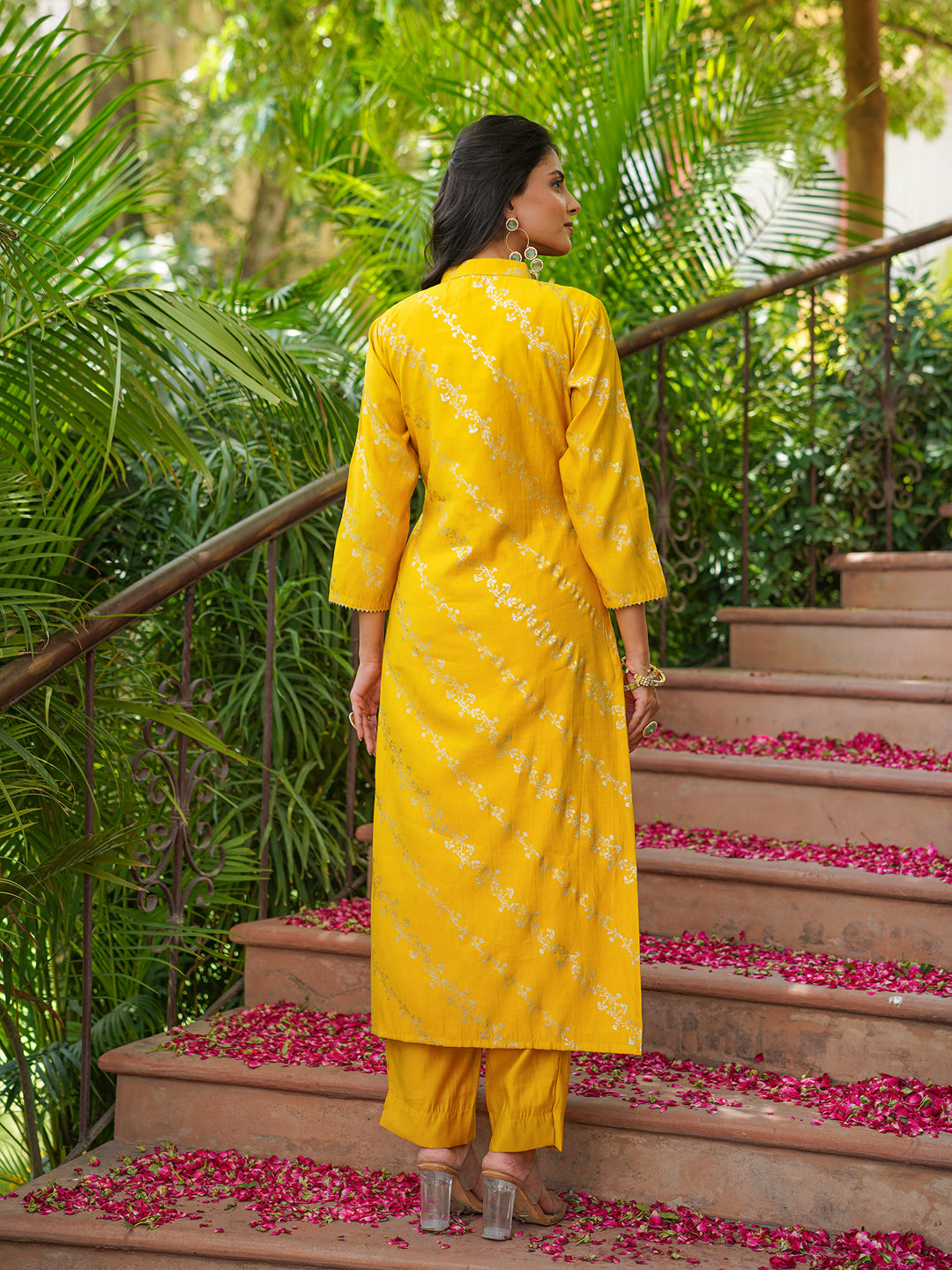 Yellow Silk Blend Floral Printed Straight Kurta Trousers With Dupatta