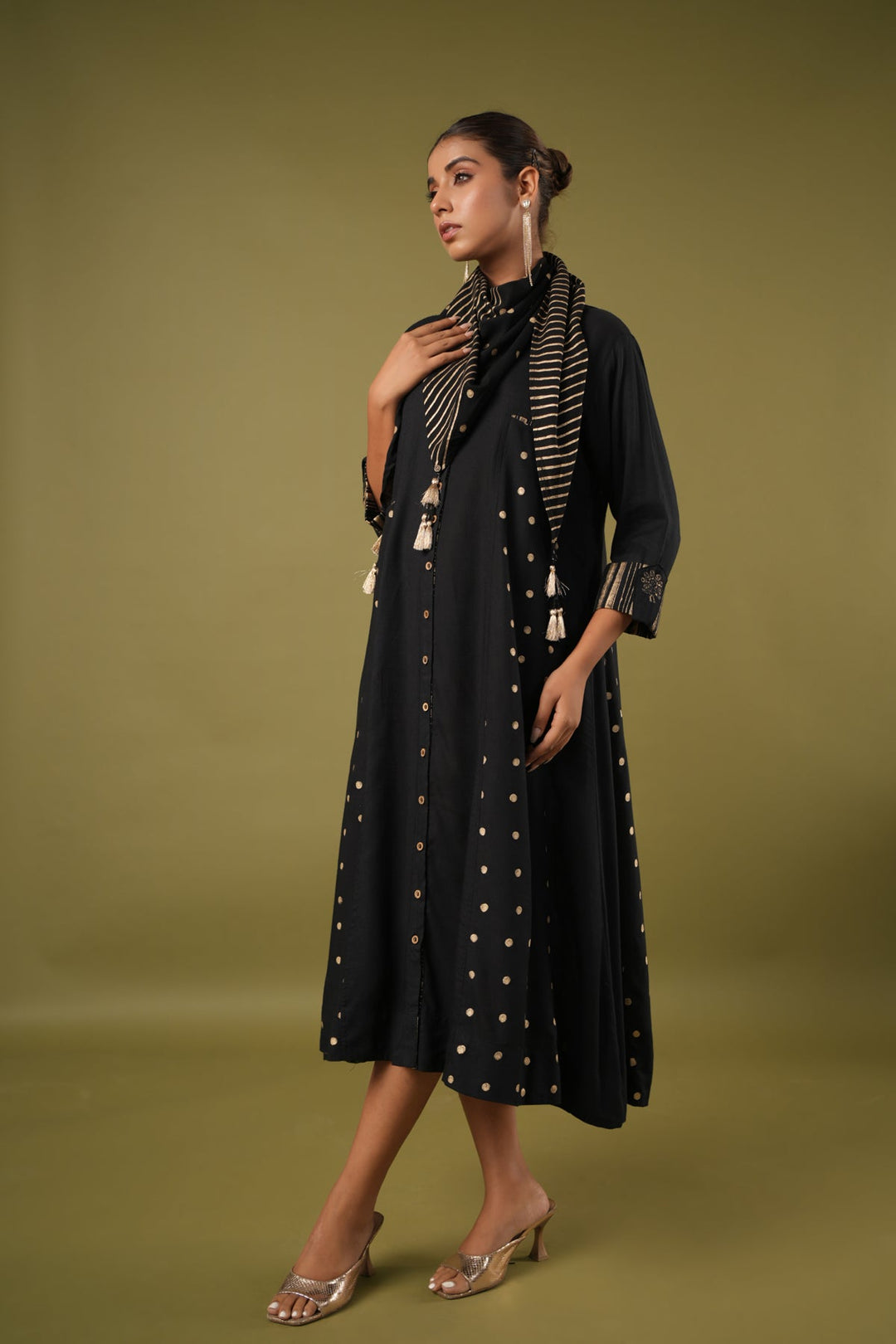 Swarnaa-Kanak-Black-Rayon-Slub-Block-Print-Dress