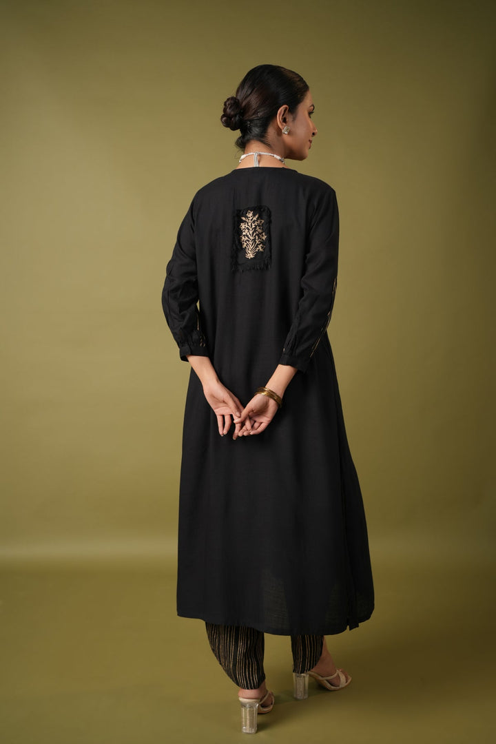 Swarnaa-Taamras-Black-Rayon-Slub-Block-Print-Kurta