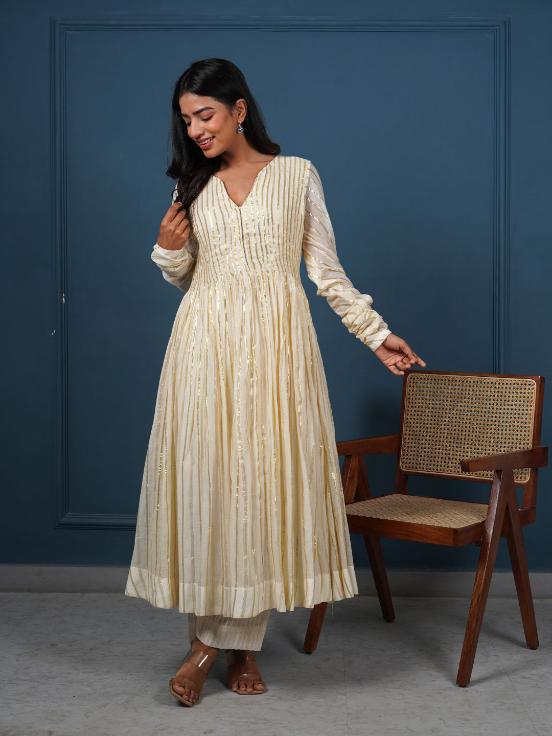 Tavi-Off-White-Cotton-Lurex-Anarkali-Set