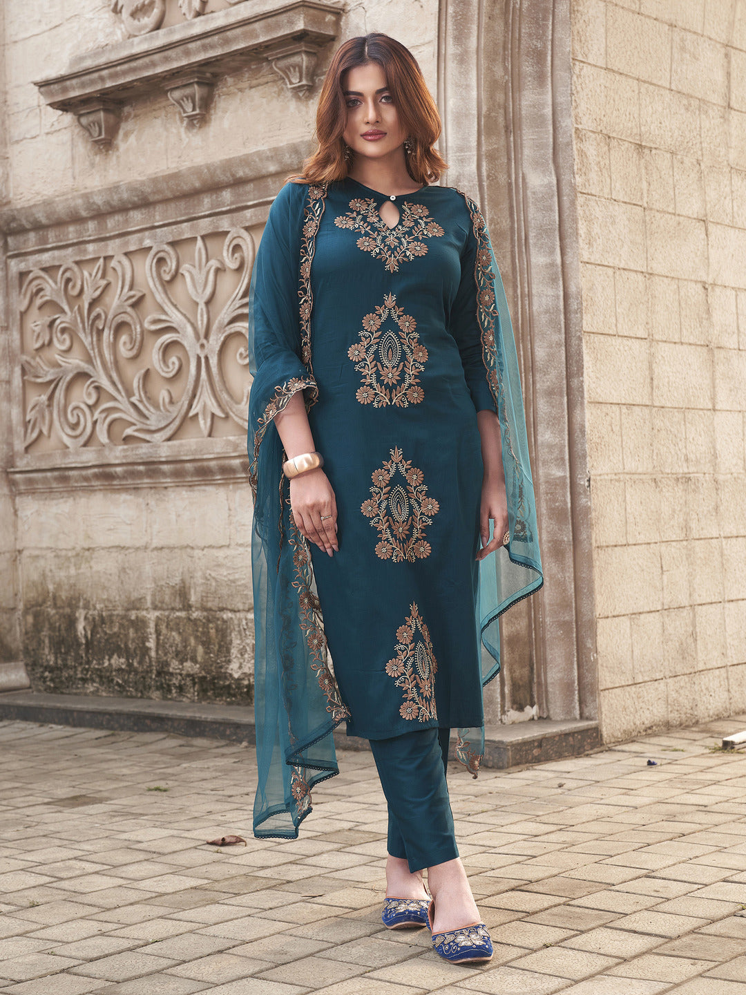Teal-Cotton-Blend-Embroidered-Kurta-Set