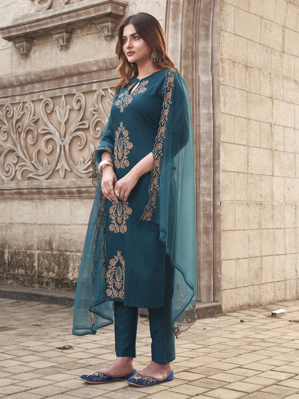Teal-Cotton-Blend-Embroidered-Kurta-Set