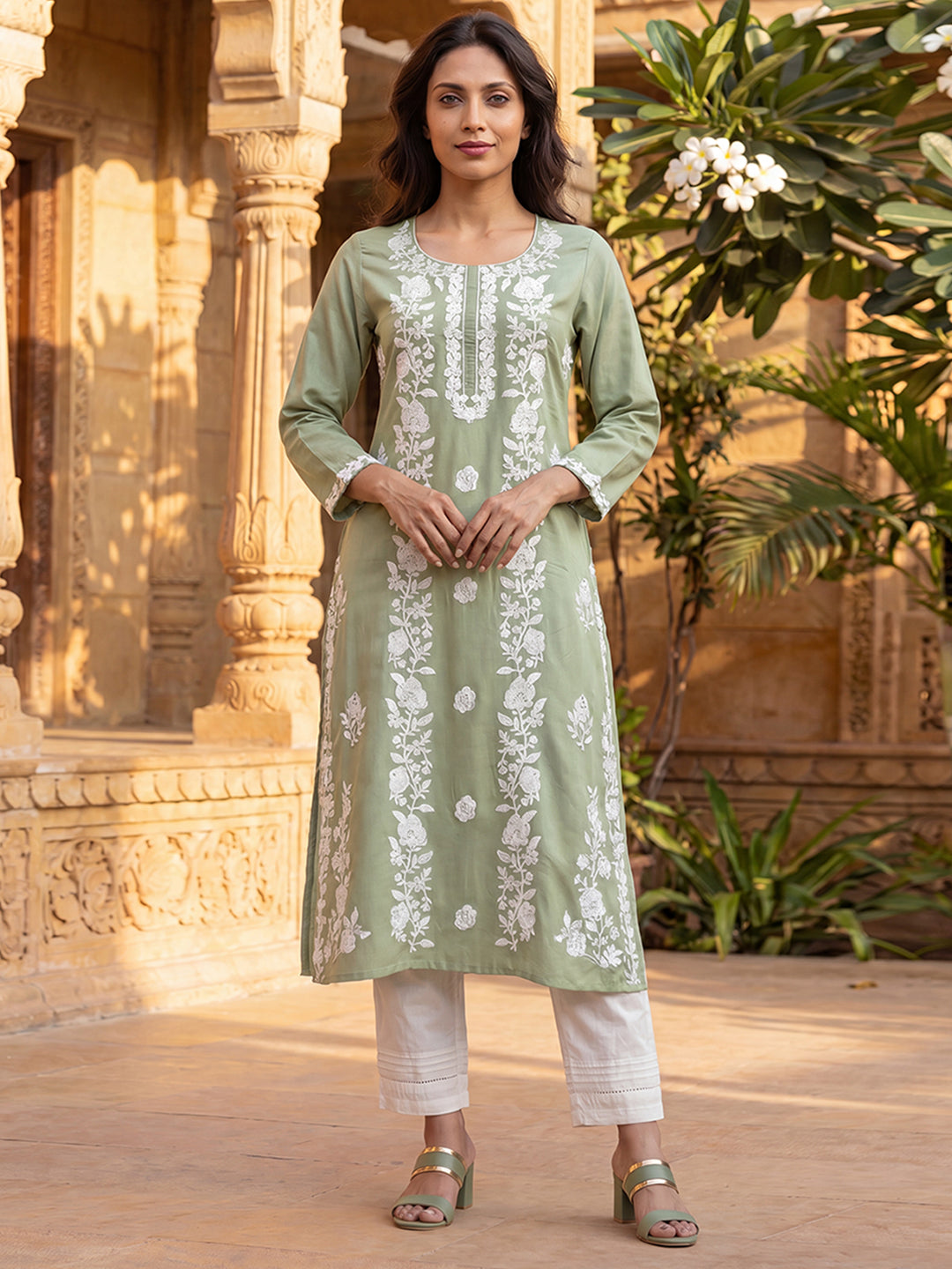 Green Viscose Rayon Solid Embroidered Regular Kurta