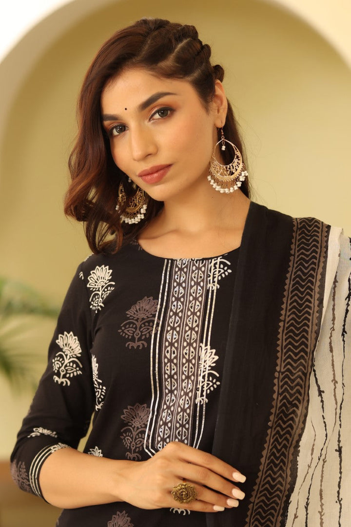 Black-&-White-Printed-Rayon-Blend-Kurta-with-Trousers-&-Dupatta