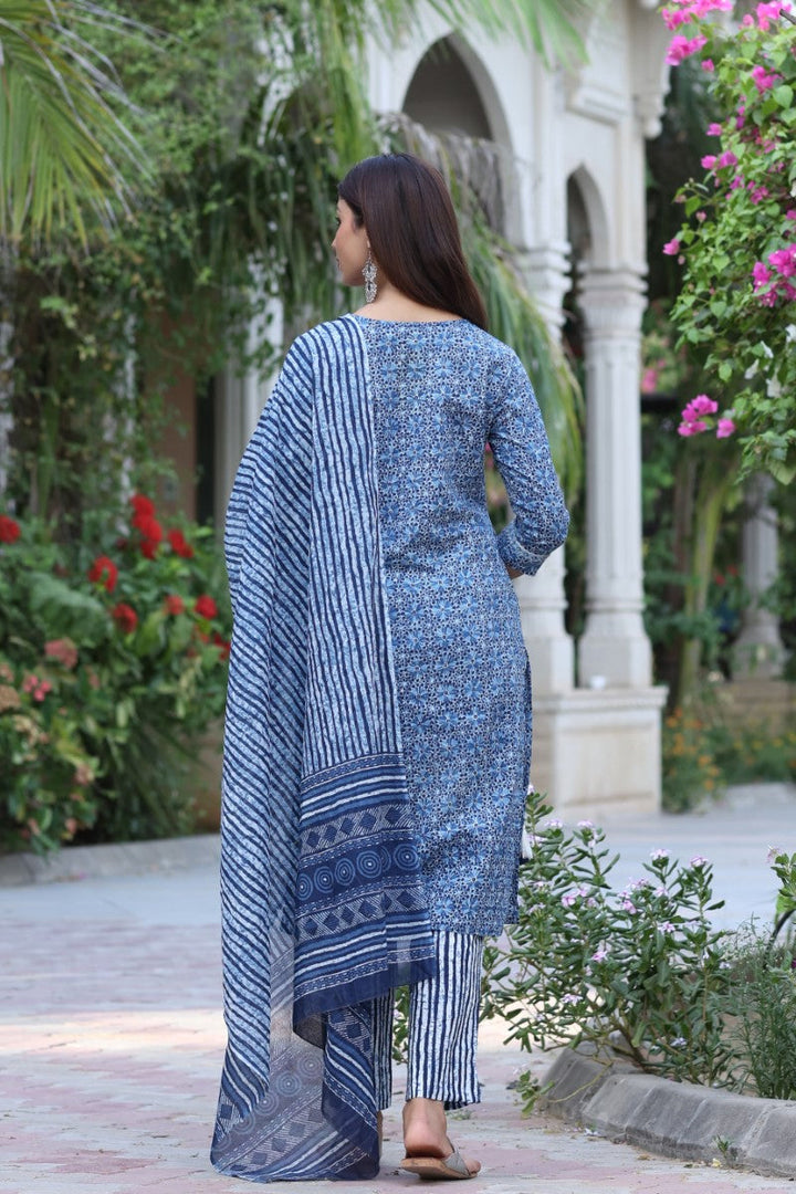 Blue-&-White-Cotton-Fabric-Printed-Fancy-Kurta-And-Palazzo