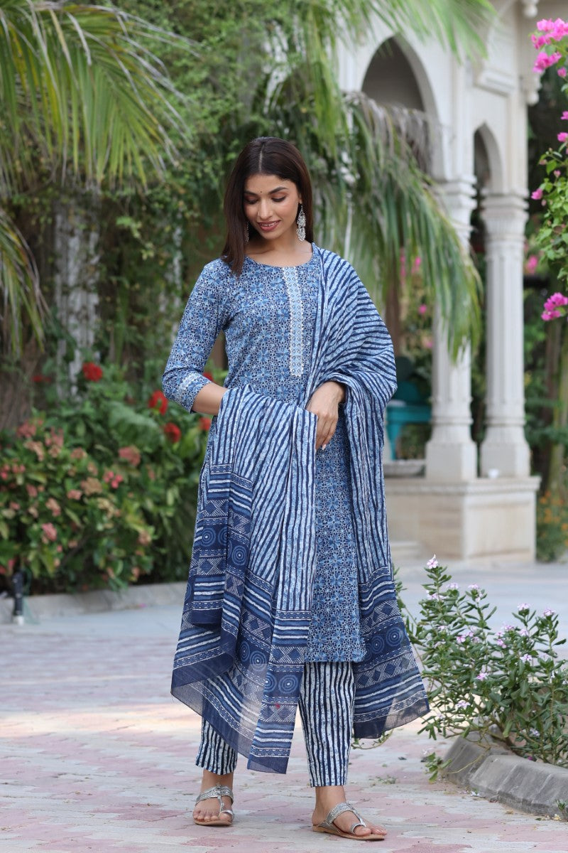 Blue-&-White-Cotton-Fabric-Printed-Fancy-Kurta-And-Palazzo