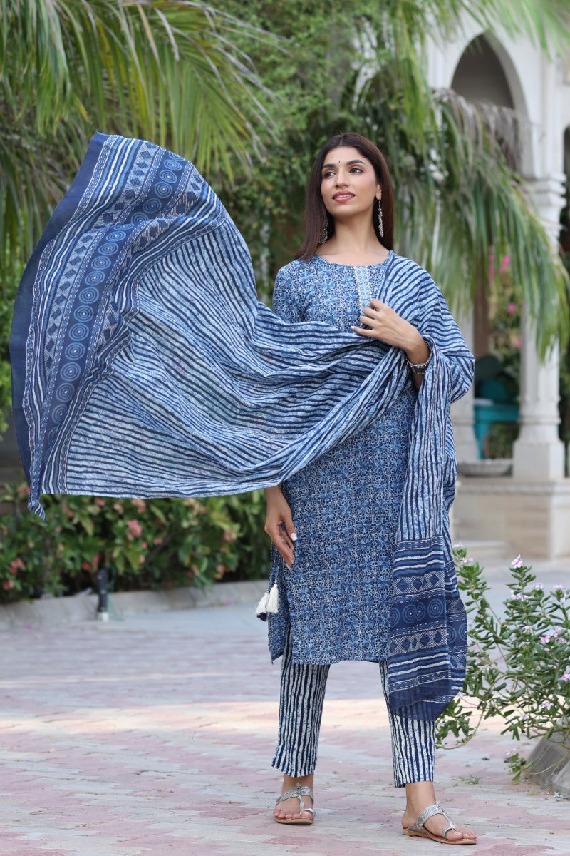 Blue-&-White-Cotton-Fabric-Printed-Fancy-Kurta-And-Palazzo