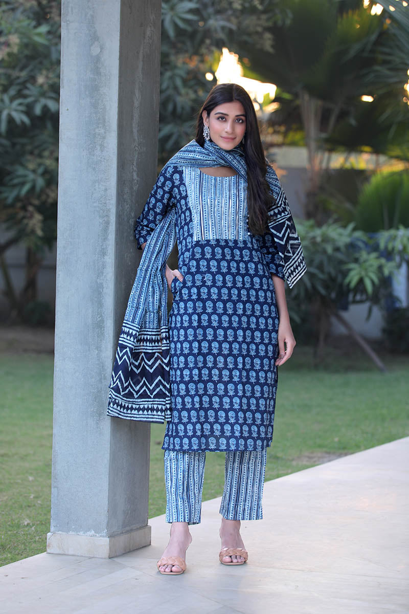 Blue-&-White-Cotton-Fabric-Printed-Fancy-Kurta-&-Palazzo