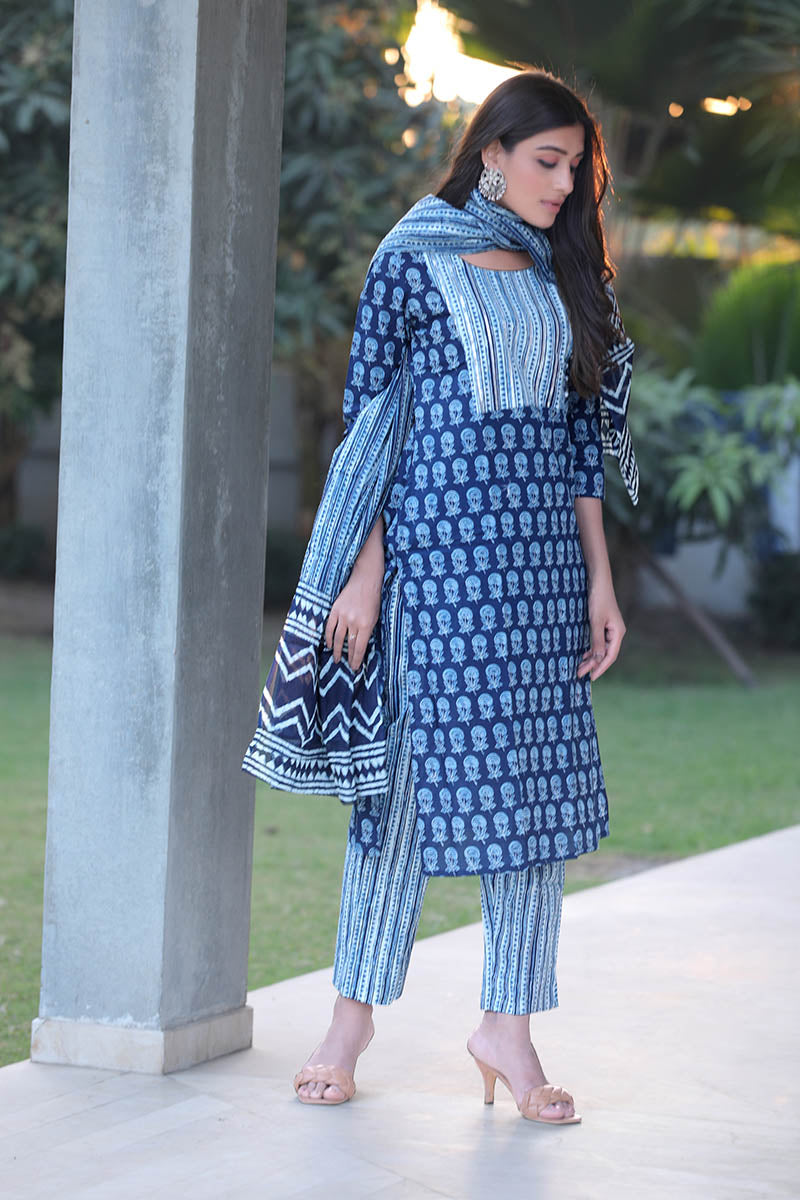 Blue-&-White-Cotton-Fabric-Printed-Fancy-Kurta-&-Palazzo