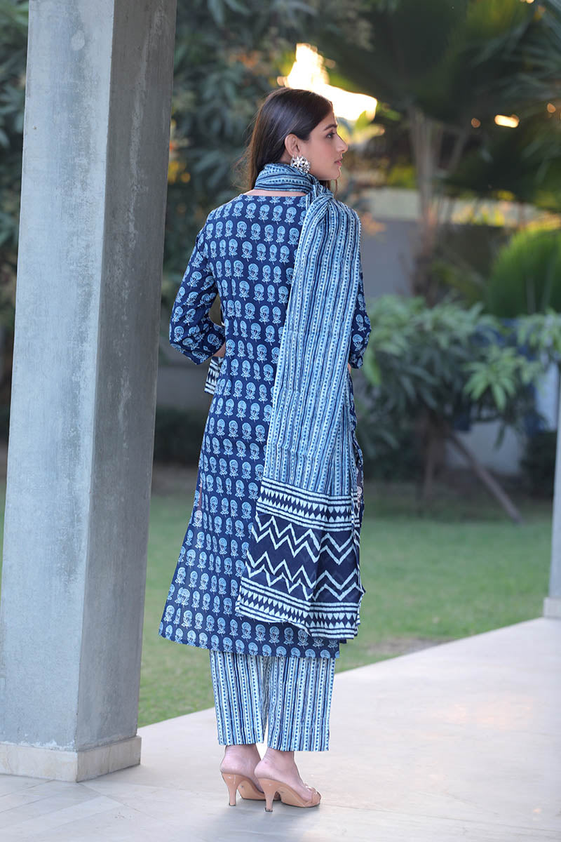 Blue-&-White-Cotton-Fabric-Printed-Fancy-Kurta-&-Palazzo