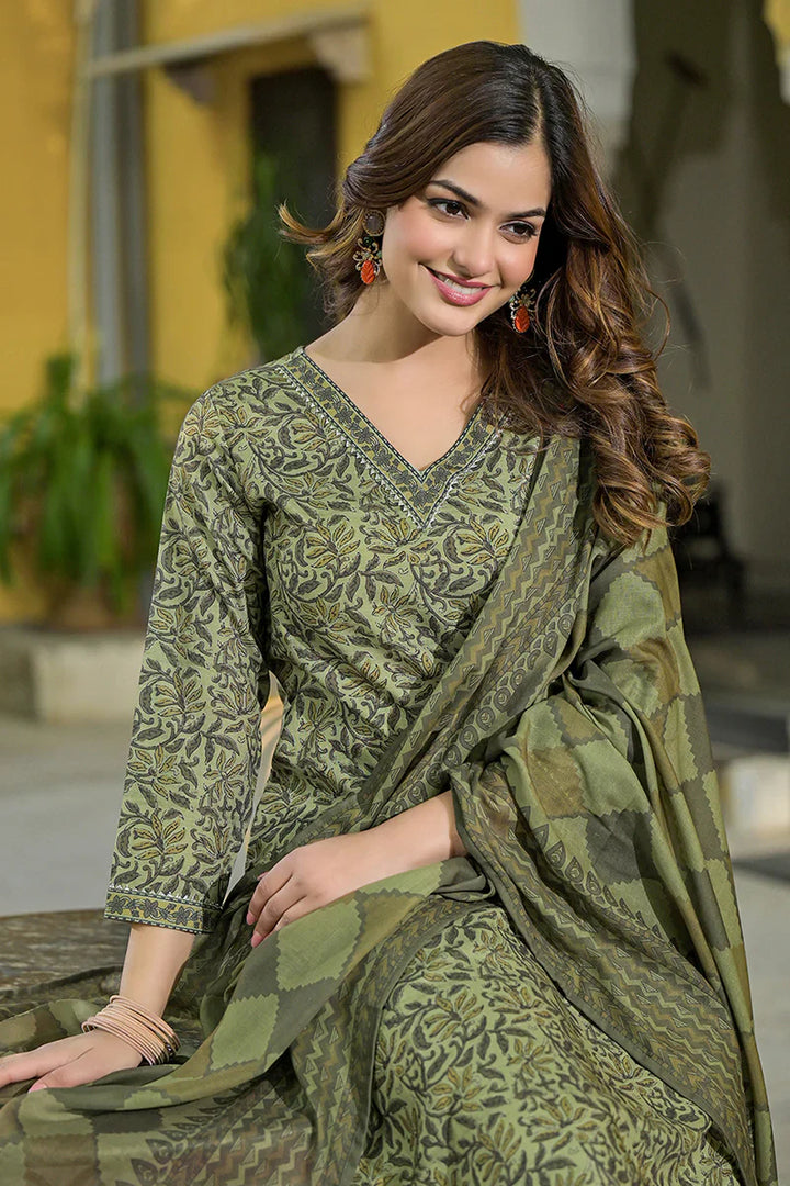 Green Cotton Blend Floral Printed Straight Suit Set