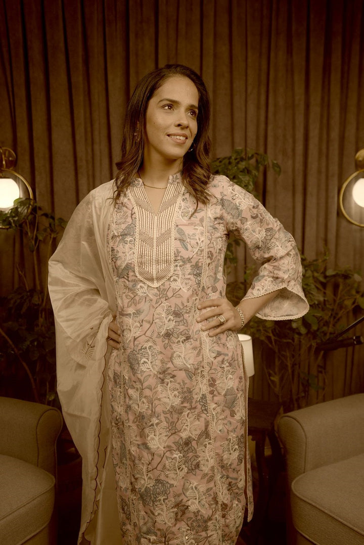 Pink-Cotton-Blend-Floral-Printed-3-Piece-Kurta-Set