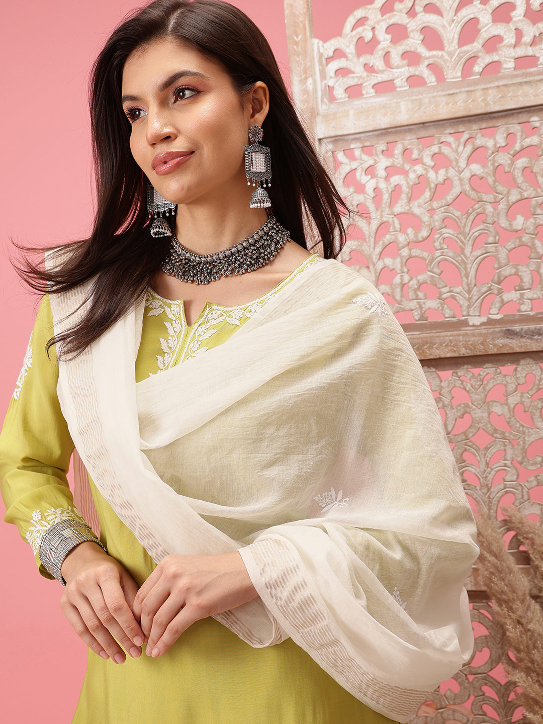 White-Chanderi-Embroidered-Chikankari-Dupatta