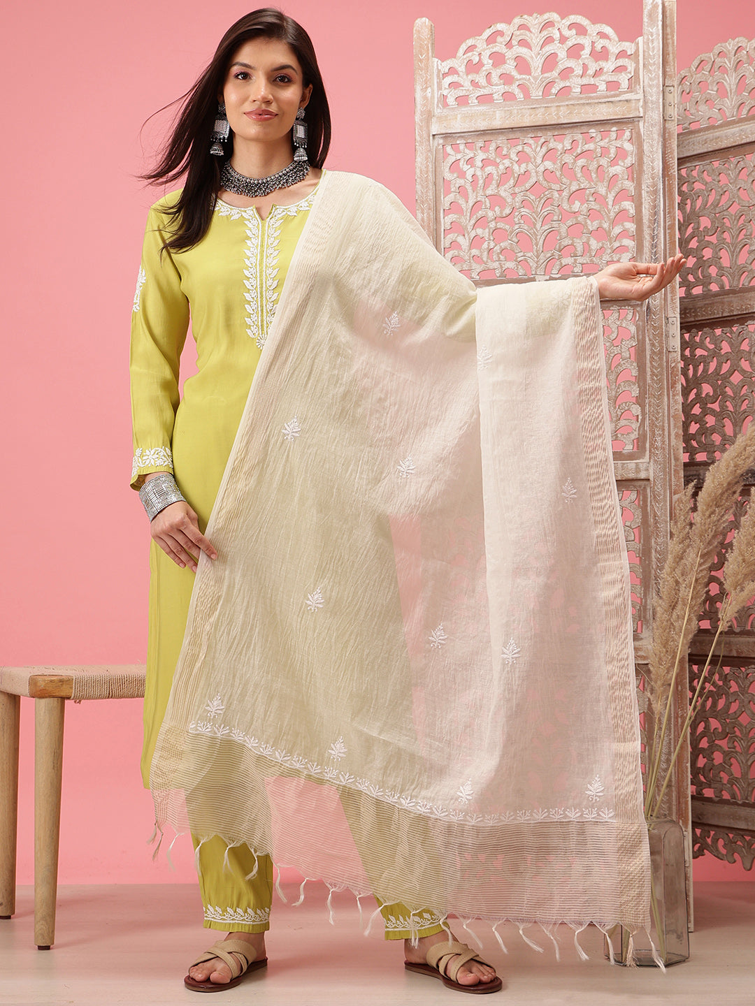 White-Chanderi-Embroidered-Chikankari-Dupatta