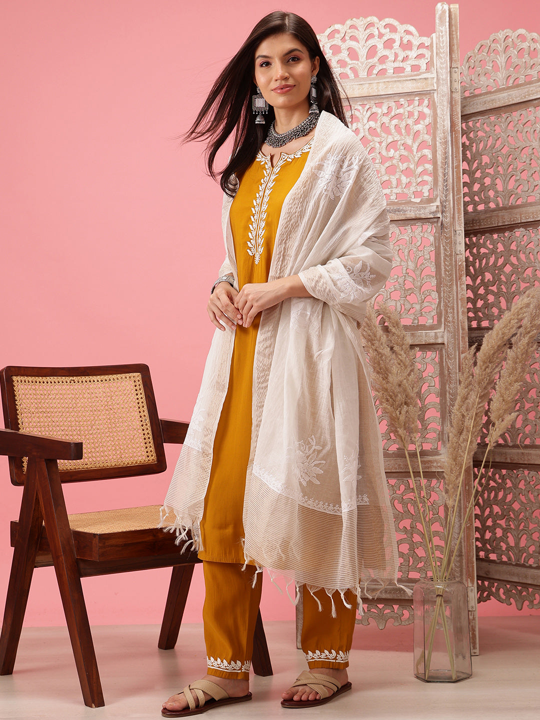 White-Chanderi-Ethnic-Motifs-Embroidered-Chikankari-Dupatta