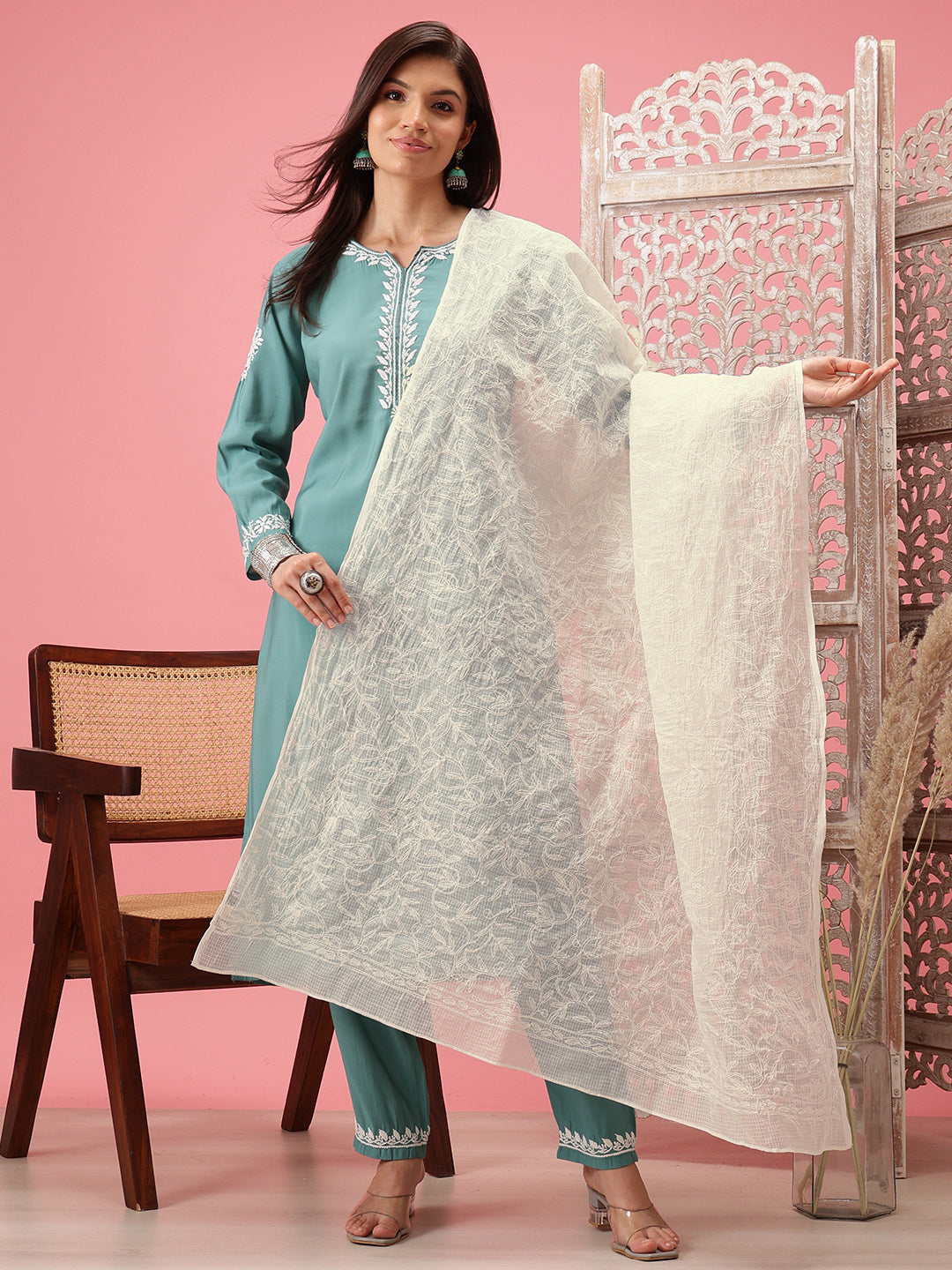 White-Cotton-Blend-Embroidered-Chikankari-Kota-Dupatta