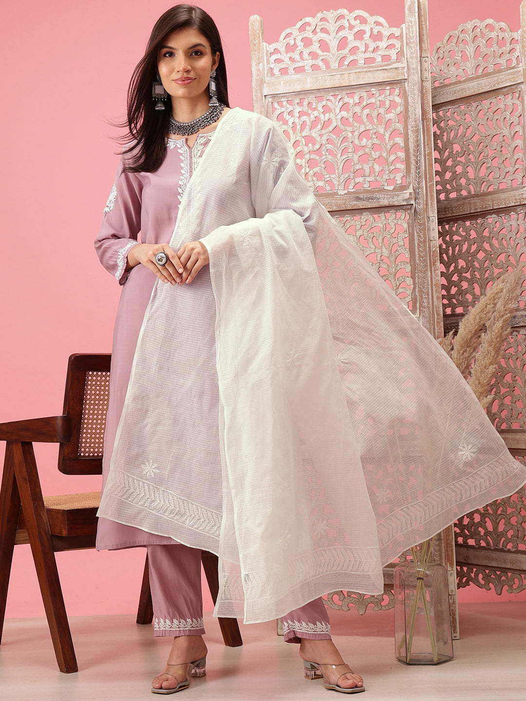 White-Cotton-Blend-Ethnic-Motifs-Chikankari-Kota-Dupatta