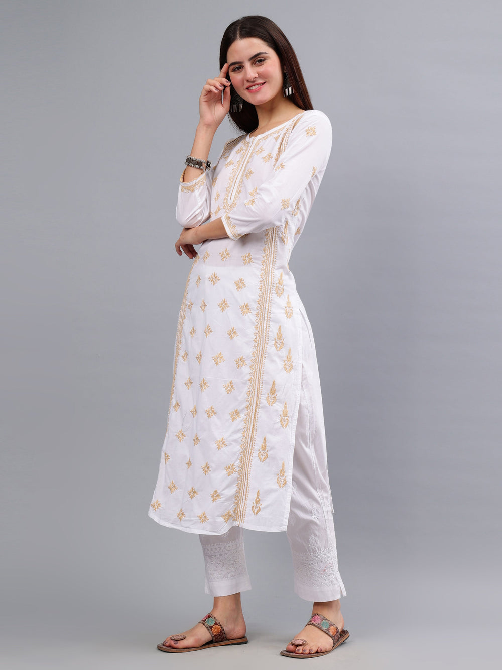 White-Cotton-Embroidered-Chikankari-Kurti