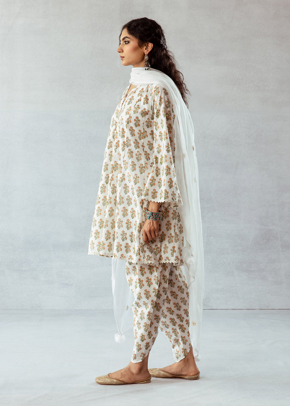 White-Cotton-Printed-Flowy-Sleeves-3-Piece-Kurta-Set