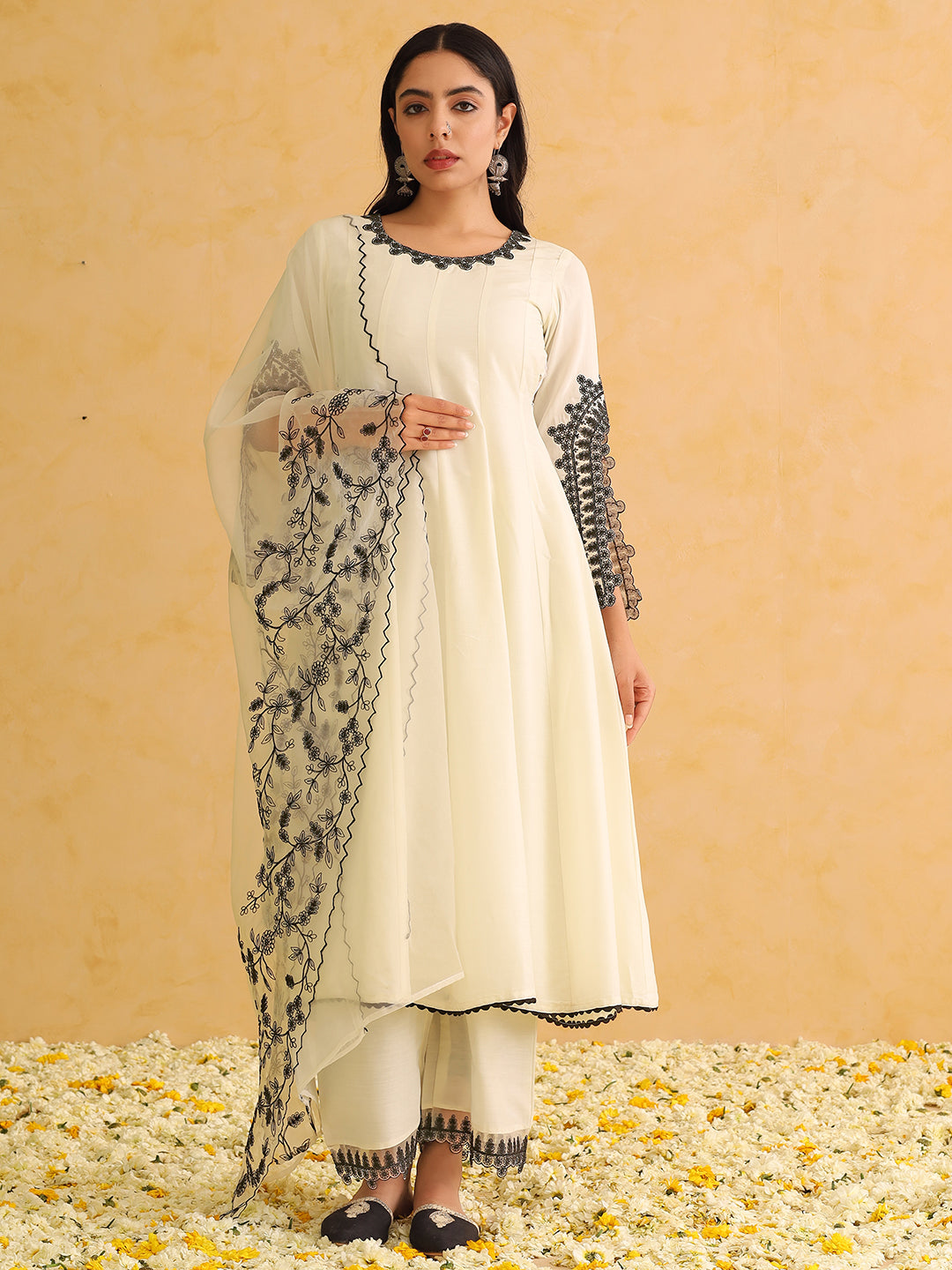 ZERESOUQ-White-Silk-Blend-Solid-Embroidered-Anarkali-Set