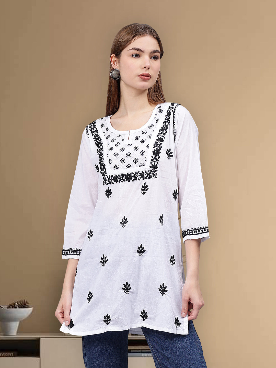 White-&-Black-Cotton-Embroidered-Chikankari-Tunic