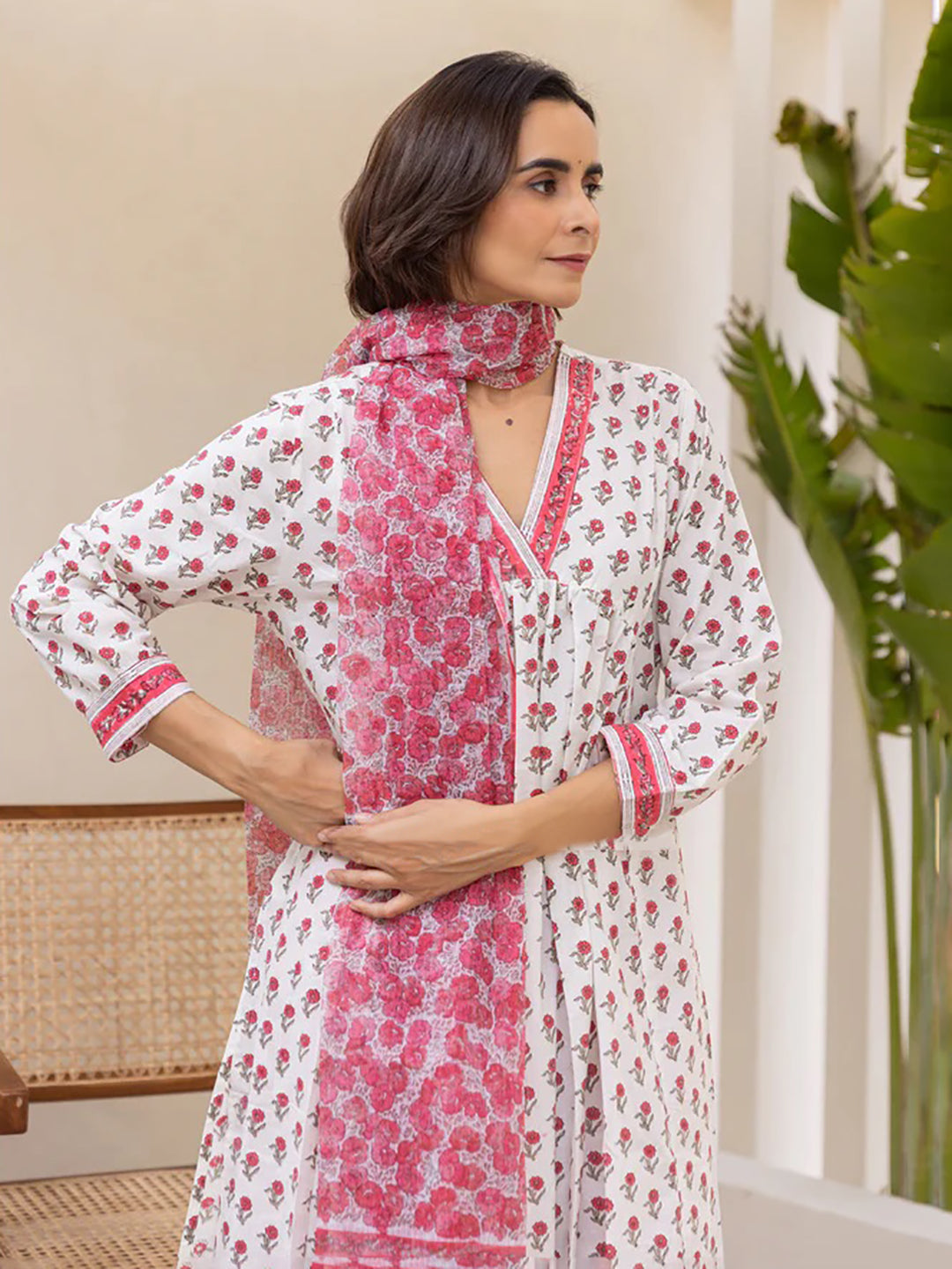 ZERESOUQ-White-&-Pink-Viscose-Rayon-Printed-3-Piece-Kurta-Sets