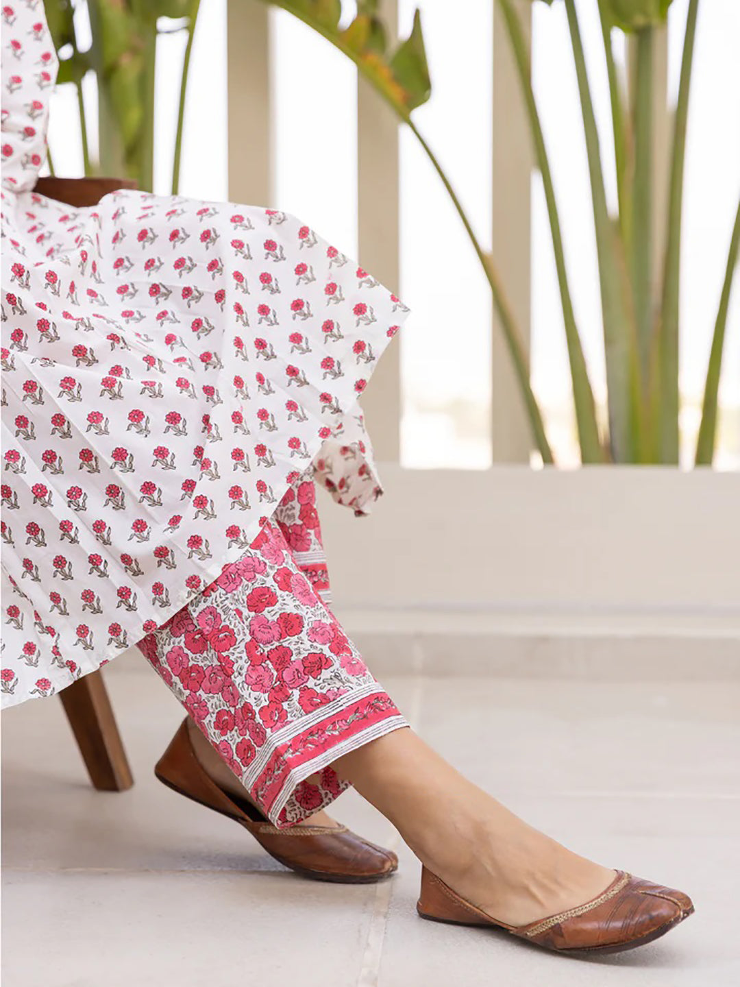 ZERESOUQ-White-&-Pink-Viscose-Rayon-Printed-3-Piece-Kurta-Sets