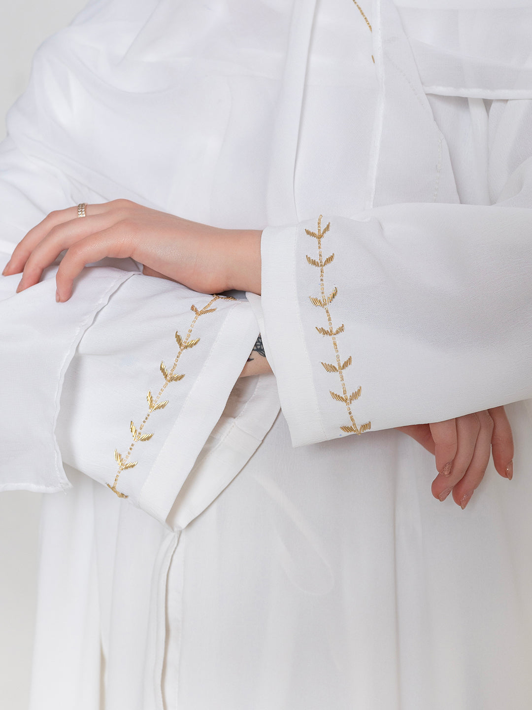 White-100%-Polyester-Embroidered-Abaya-With-Scarf
