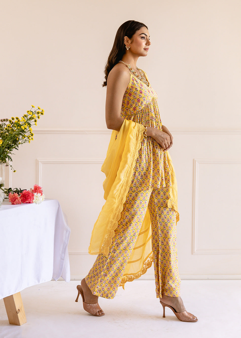 Yellow-Muslin-Silk-Printed-Strappy-3-Piece-Kurta-Set