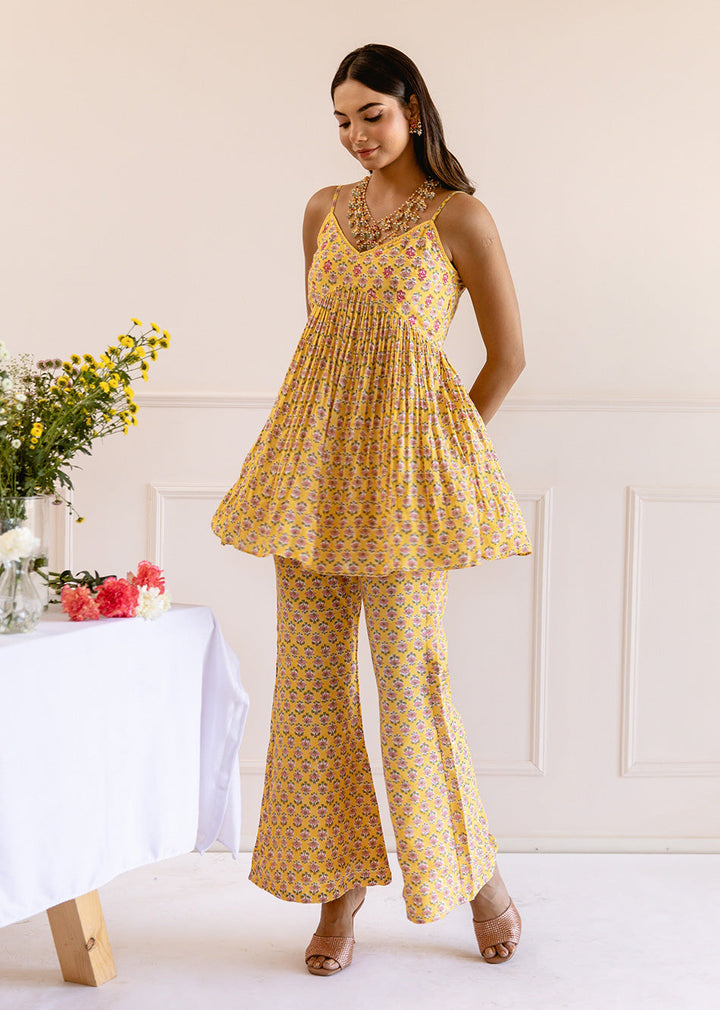 Yellow-Muslin-Silk-Printed-Strappy-3-Piece-Kurta-Set