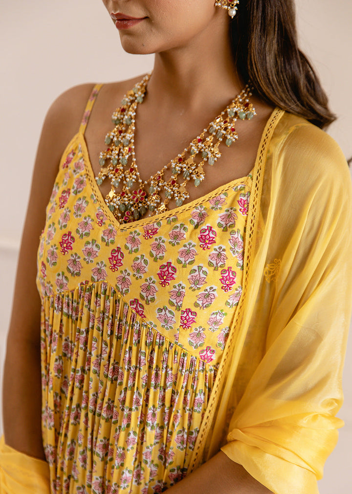 Yellow-Muslin-Silk-Printed-Strappy-3-Piece-Kurta-Set