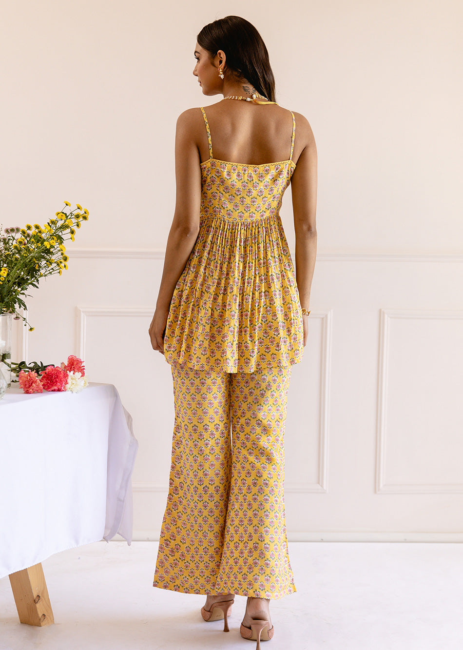 Yellow-Muslin-Silk-Printed-Strappy-3-Piece-Kurta-Set